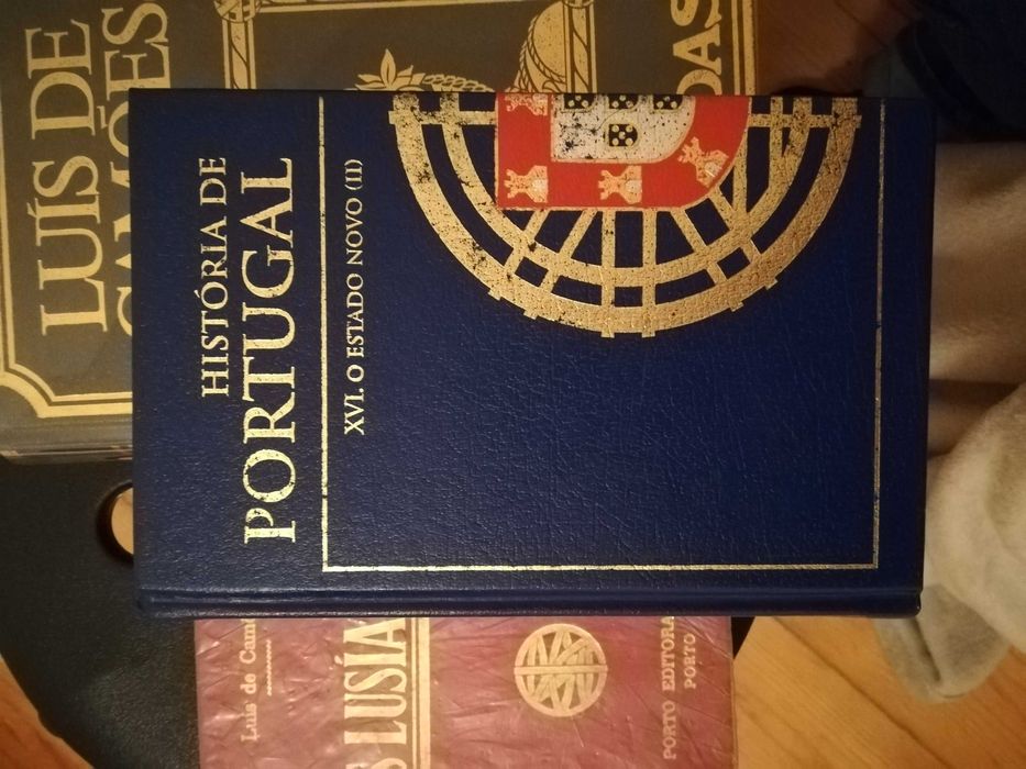 Livros Lusíadas e história Portugal estado novo