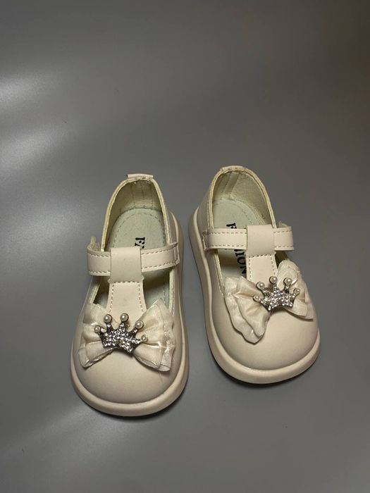 стильні дитячі туфельки