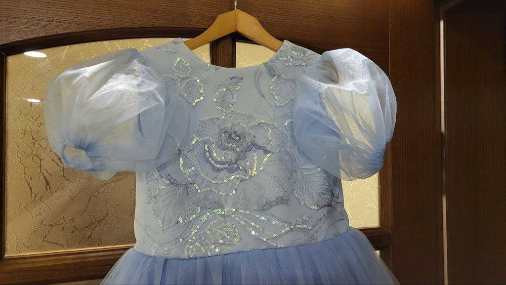 Святкова сукня для дівчинки