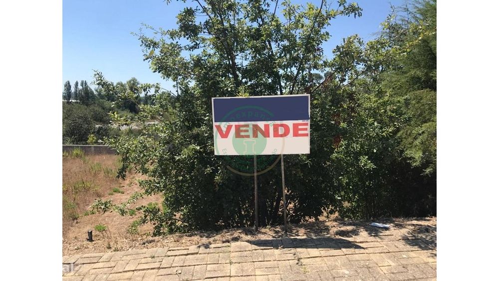 Lote Terreno com 396 m2 em Coimbra
