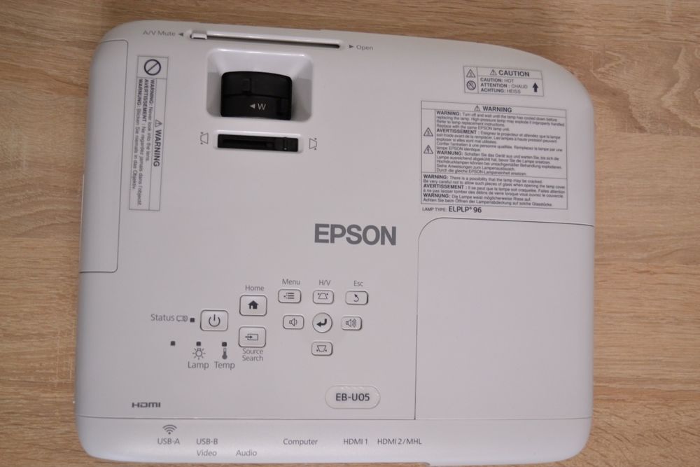 Проєктор Epson EB-U05