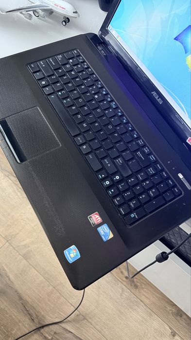 Laptop ASUS K72JR 17,3 cali