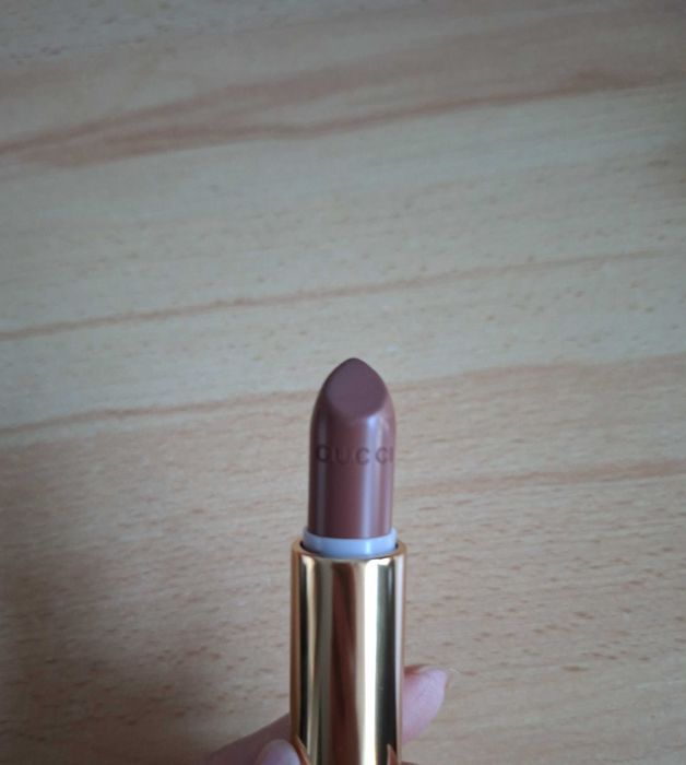 Gucci Beauty Rouge a Levres Satin Lipstick 221 Mina Light Pink pomadka