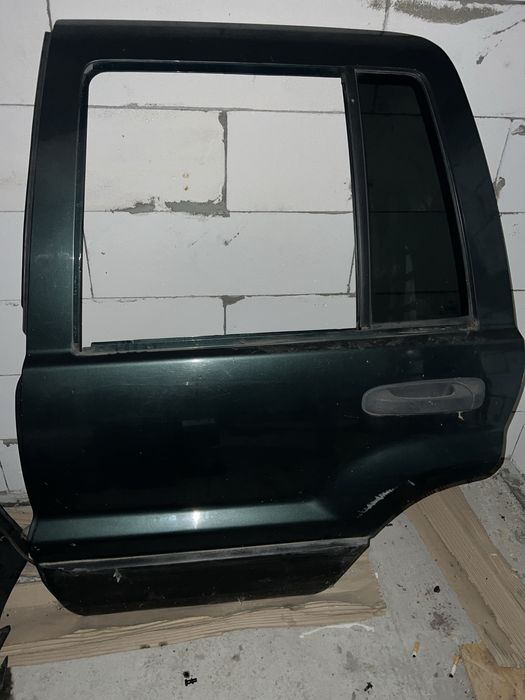 Задні двері jeep grand cherokee wj