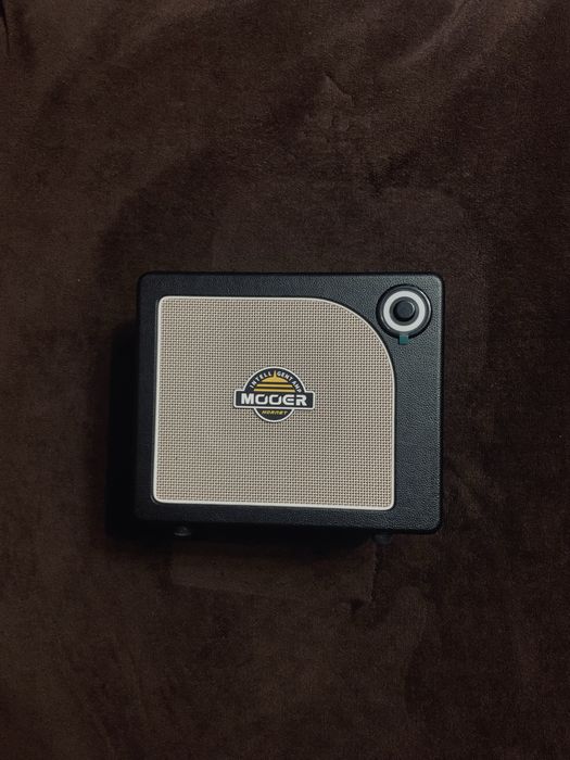 Комбік;  Підсилювач Mooer Hornet 15i