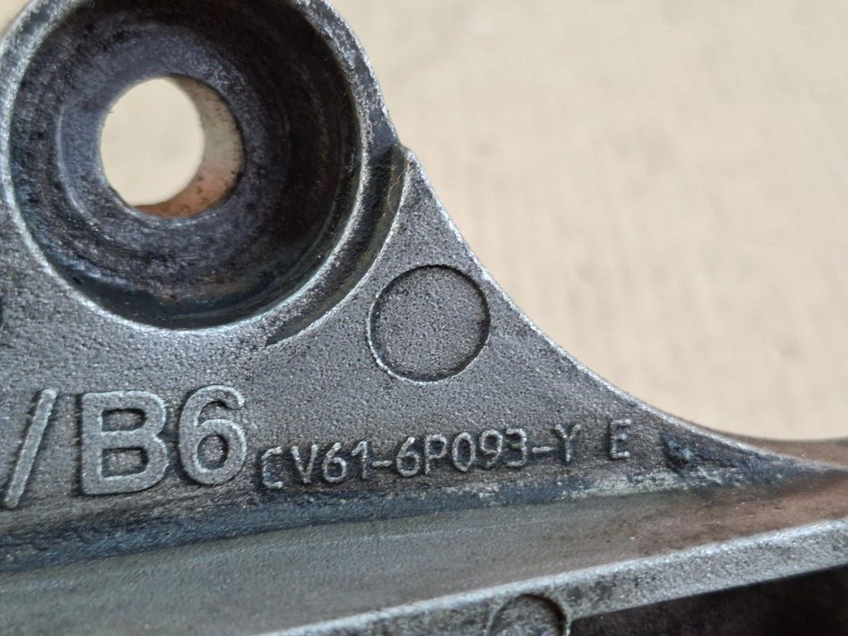 Ford C-Max Mk2 10-19 1.0 b подушка КПП коробки передач CV61-6P093-YE
