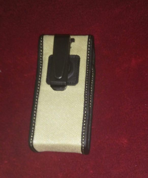 Etui na telefon.