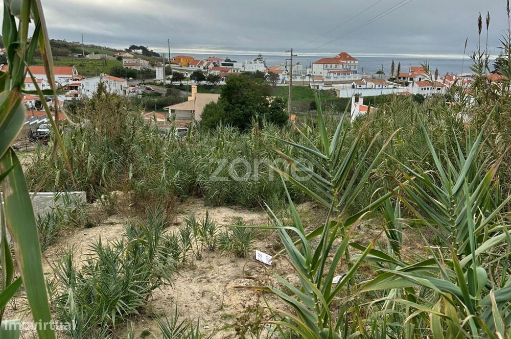 Lote de terreno isolado com 1200 m nas Azenhas do Mar, Sintra