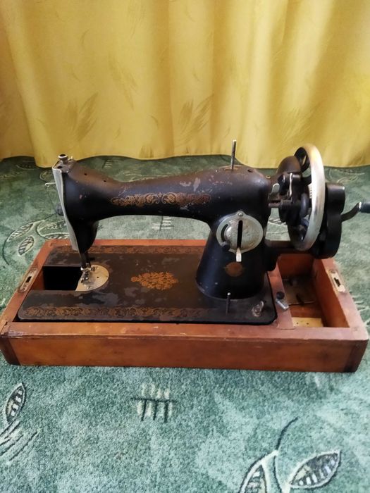 Продам : швейную машинку ручную б/у