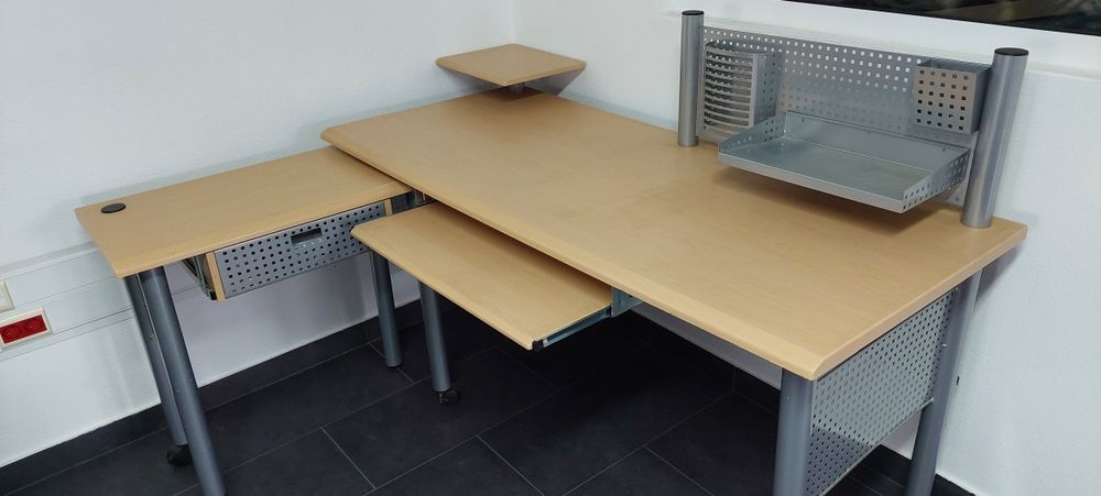 Secretaria madeira e metal