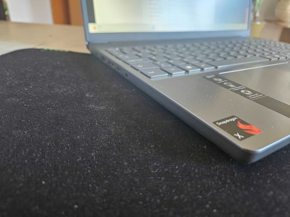 Portátil Lenovo Ideapad Slim 3 15q8x10-356 (Snapdragon X X1-26-100, 24GB,1TB) c/3 anos garantia