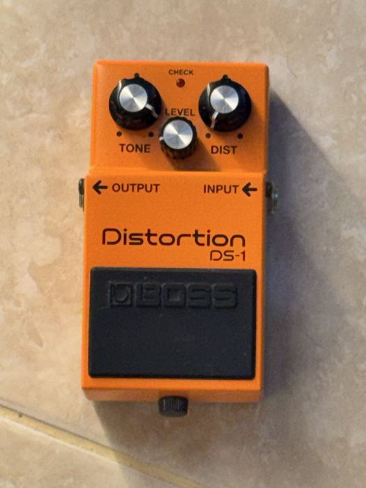 BOSS DS-1 DISTORTION Pedal Boss Legend 1978