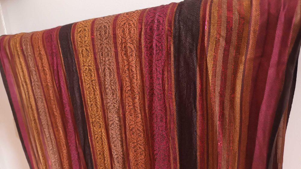 Écharpe, tons bordeaux crepe indiano, óptima qualidade.