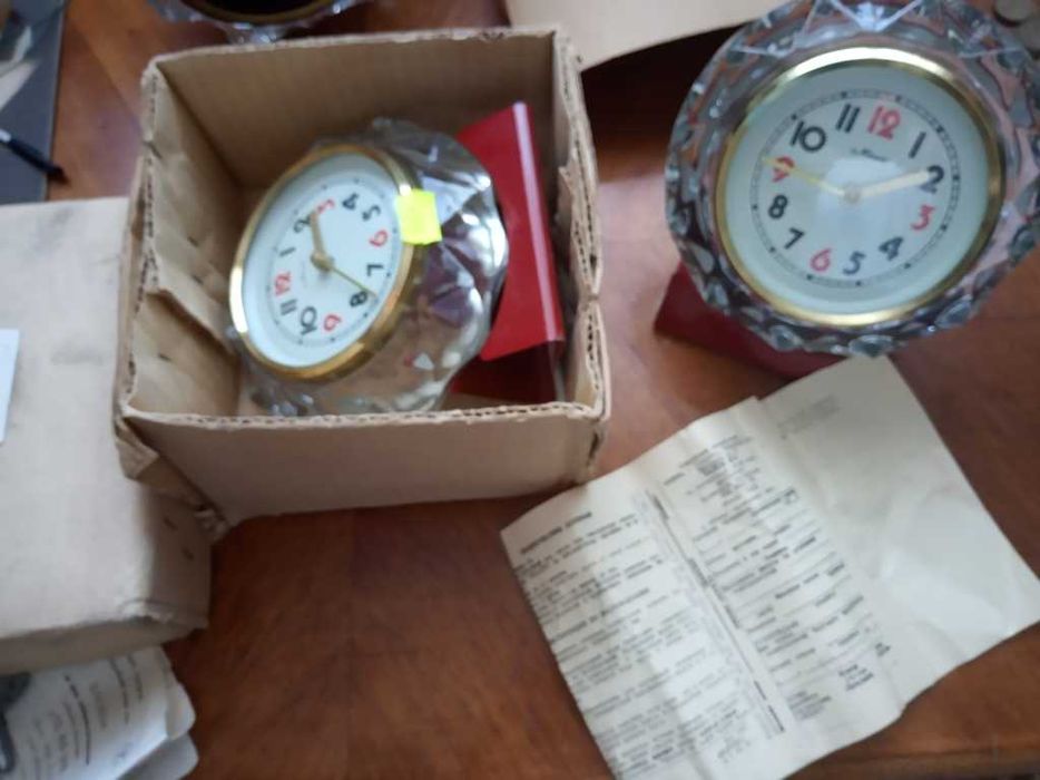 Часы"Маяк" СССР кварц,механика в хрустале,дереве.Новые