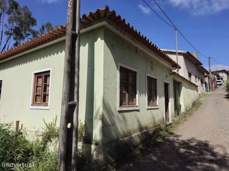 Casa Típica com 3 Quartos e 2 Terrenos em Canelas, Estarreja, Portugal
