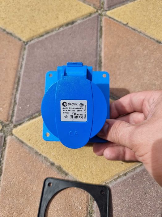 Силовая розетка для генератора фланцевая с углом, 32А 500 Вольт