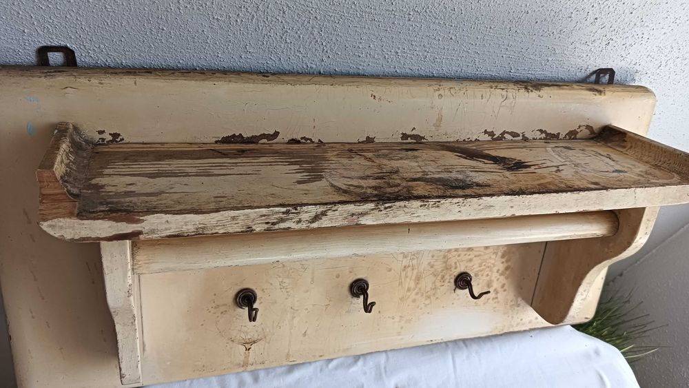 Stara drewniana półka