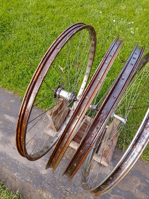 Вело-колесо передние"28"-3шт,велоколесо в сборе задние"28"-1шт.СССР.