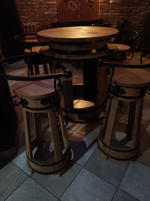 Stoły/ beczki dębowe