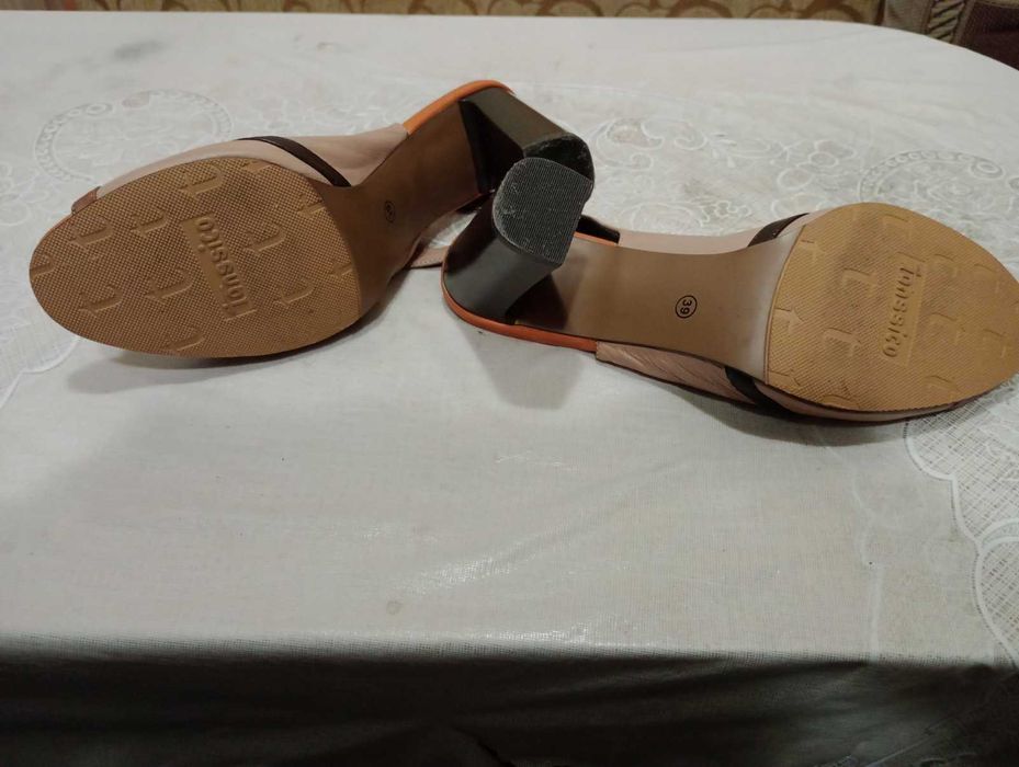 Продам женские босоножки