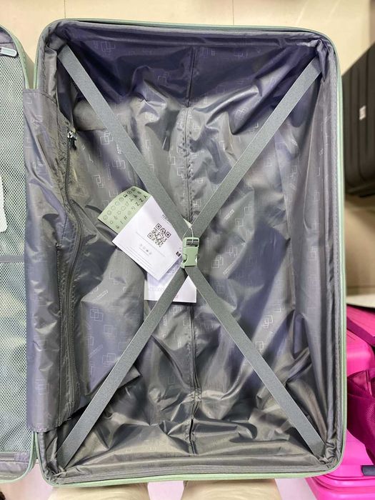 Чемодан American Tourister средний с росширеннием и плавными колёсами