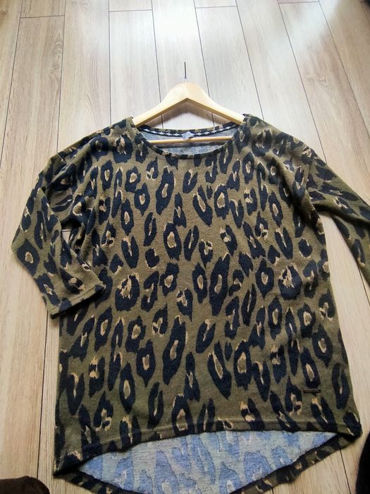 Nowy Lekki sweterek panterka
