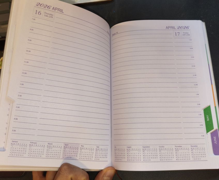 Kalendarz książkowy angielski 2026