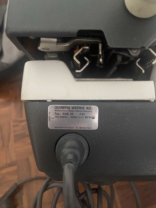 Máquina de escrever Olympia