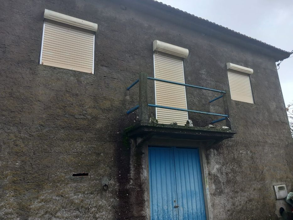 Vende-se Casa com Anexos e Quintal. APROVEITE AGORA.