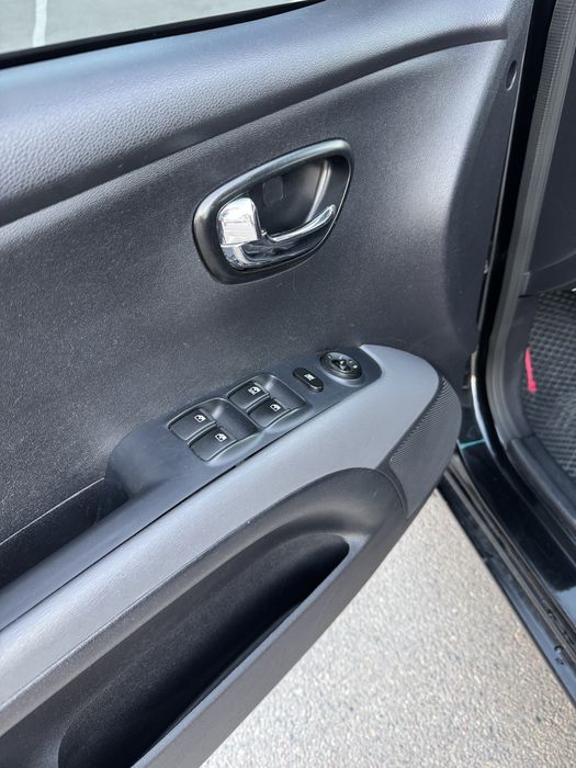 Продам Hyundai i10 2011 год