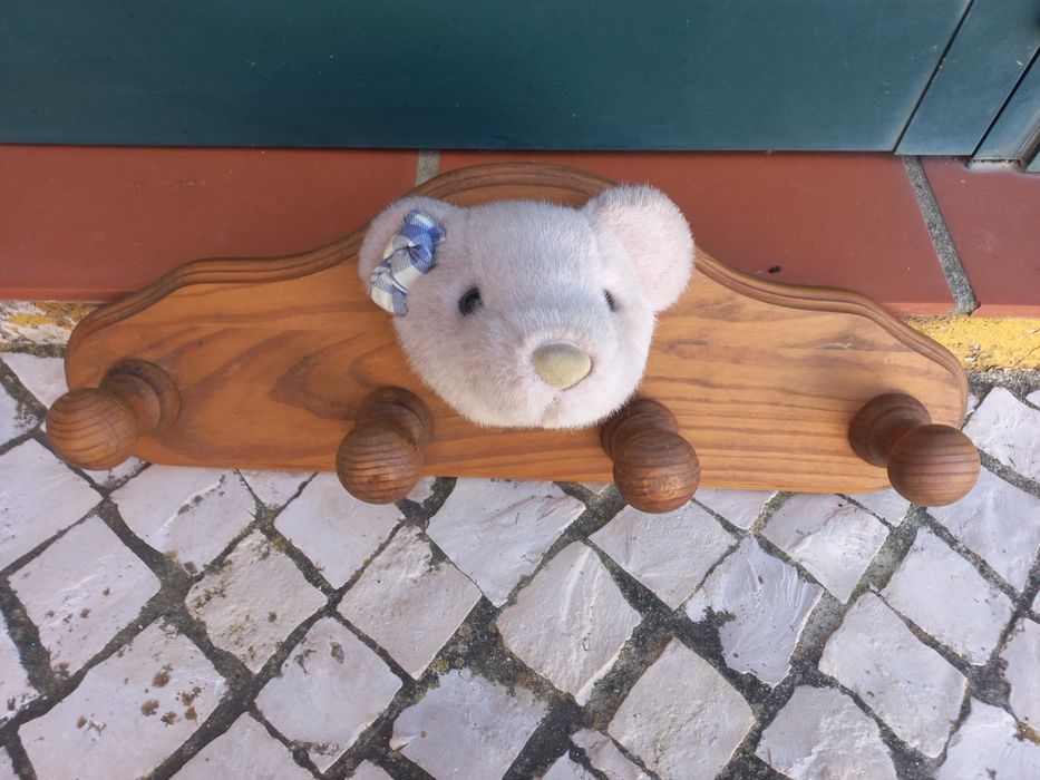 Cabide quarto de criança com urso peluche