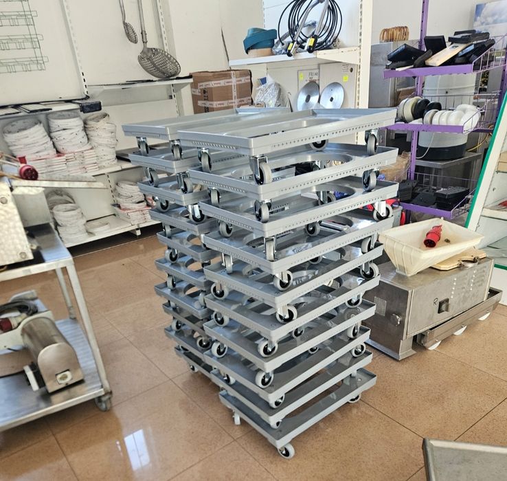 Візок пластиковий для транспортування ящиків