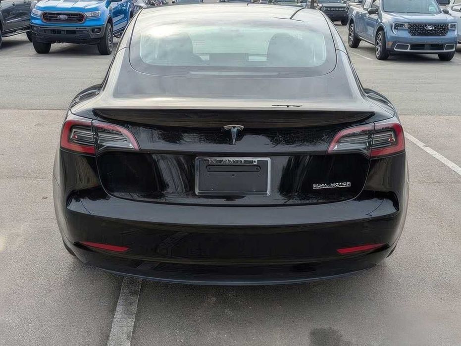 Tesla Model 3      2023
