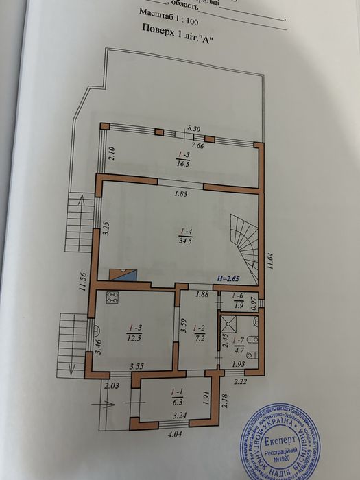 Продається будинок в дуже гарній локаціі ,з велик та гарним  на  місті