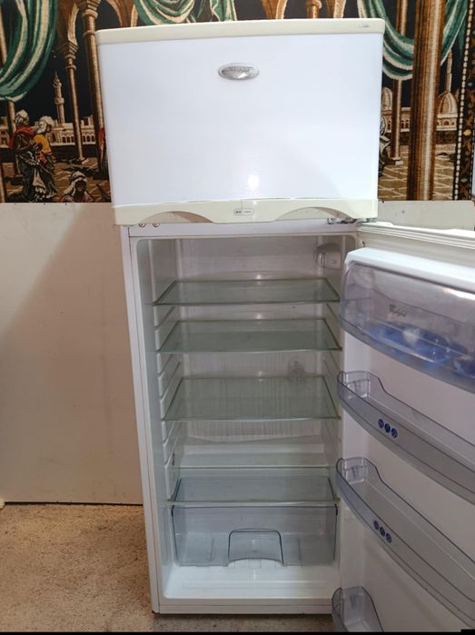 Frigorífico combinado a funcionar perfeitamente e exemplar estado. fri