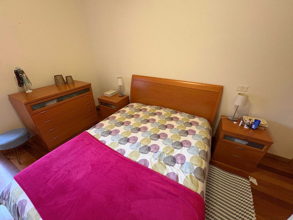Conjunto Quarto Casal Completo – Cama, Colchão, Mesinhas e Camiseiro