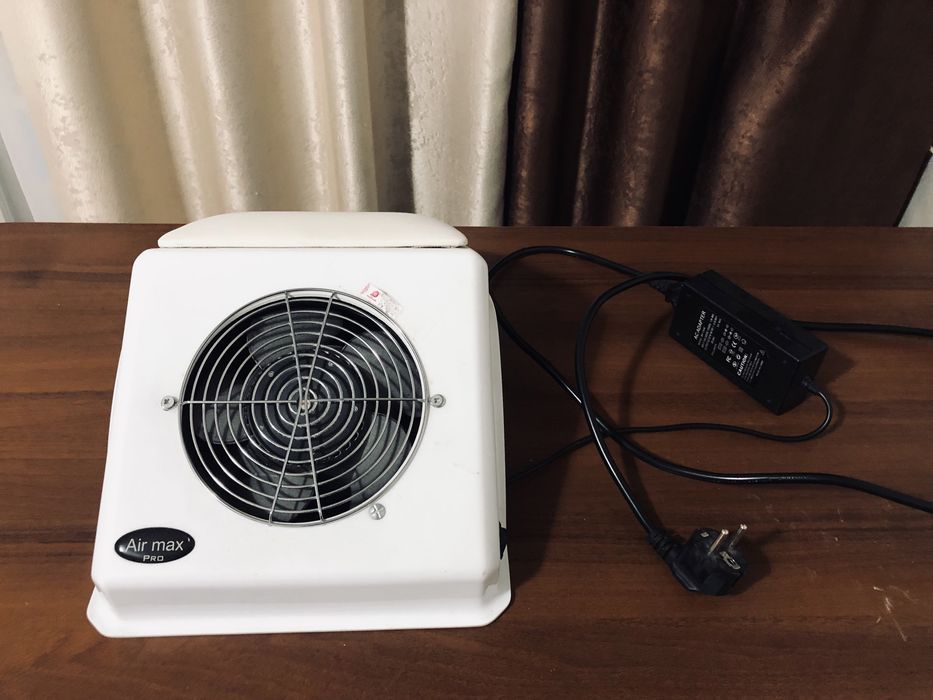 Витяжка для манікюру