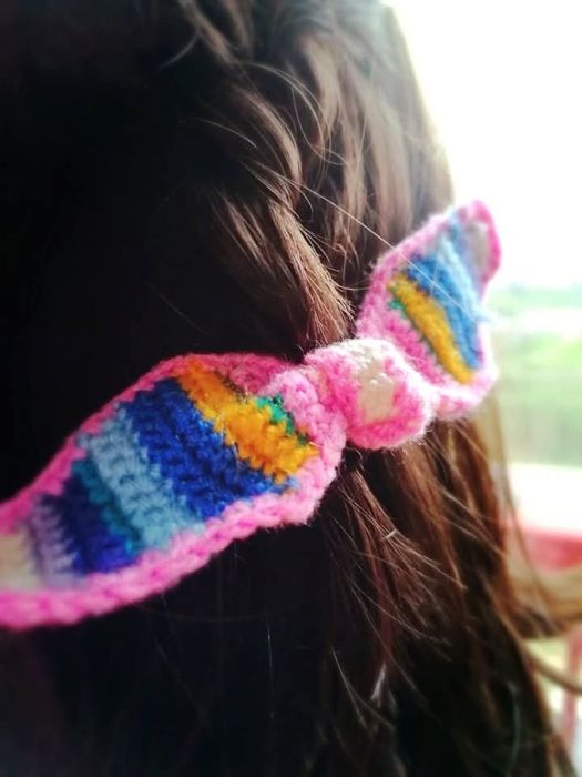Elásticos coloridos feito à mão