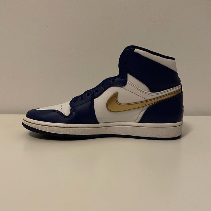 Air Jordan 1 high Gold Medal