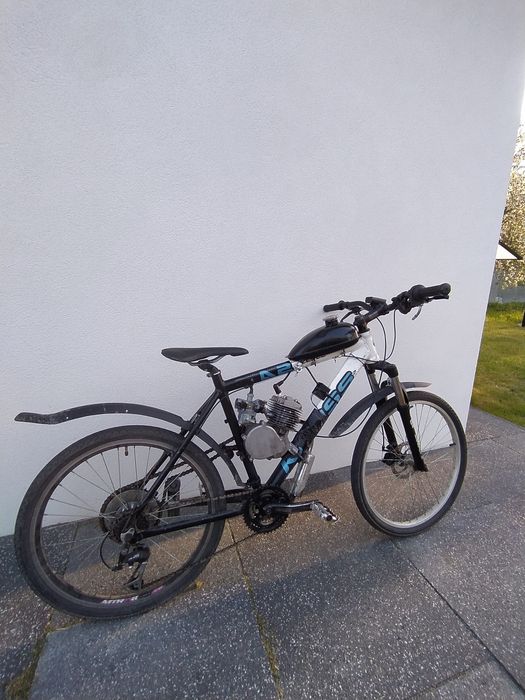 Rower z silnikiem spalinowym, doinwestowany, elektrycznym