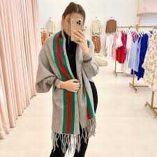 Широкий шарфик с рукавами G U C C I . накидка на плечи GG