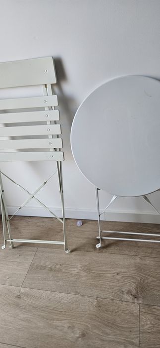 Mesa  e  cadeira