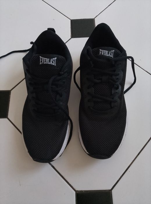 Buty sportowe damskie