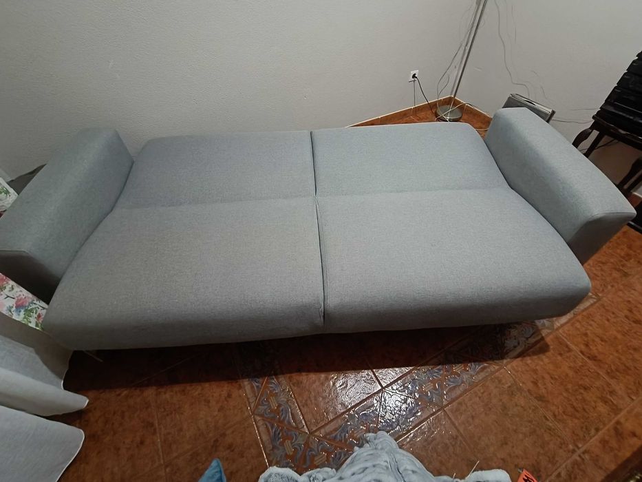 Sofá cama com arrumação