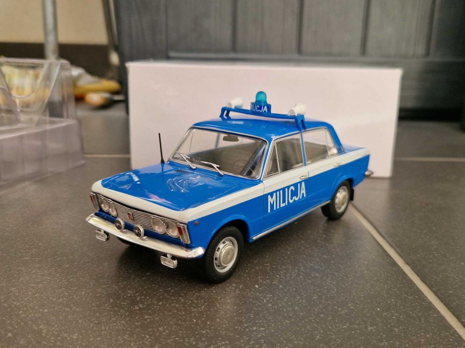Fiat 125P 1:24 Milicja