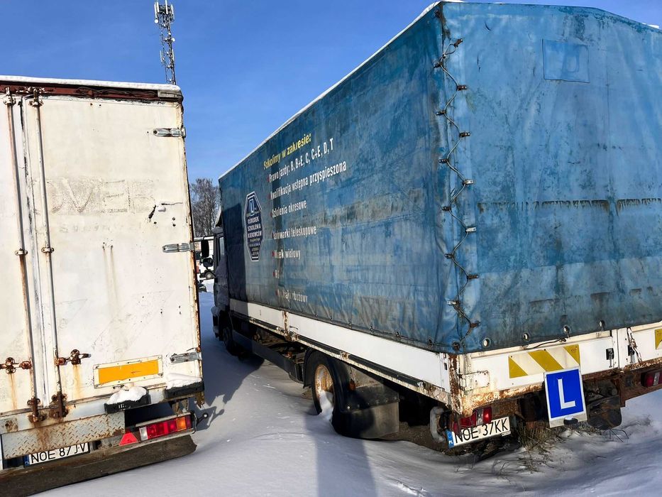 Samochód ciężarowy i przyczepa
