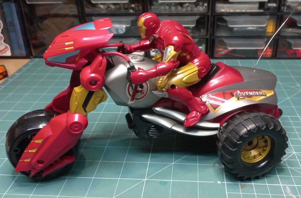 Marvel Avengers Iron Man R/C Iron Trike Silverlit