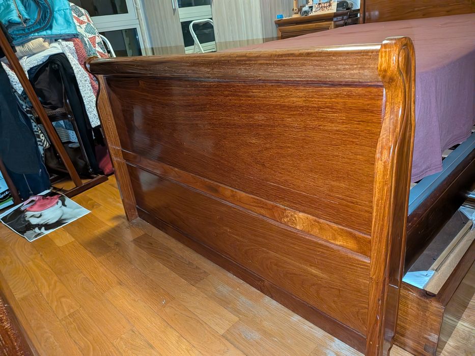 Cama dupla com gavetão, madeira pau rosa, leva 2 colchões de 1,1x2m