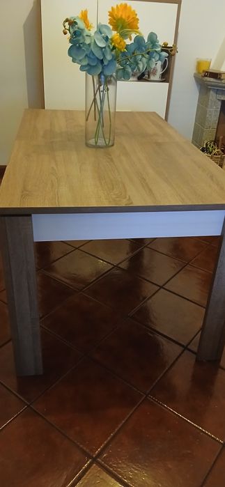Mesa de jantar extensivel ,  Excelente estado