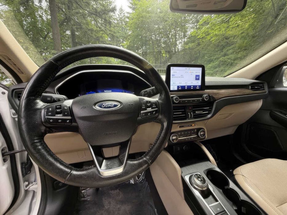 Ford Escape Titanium      2022
